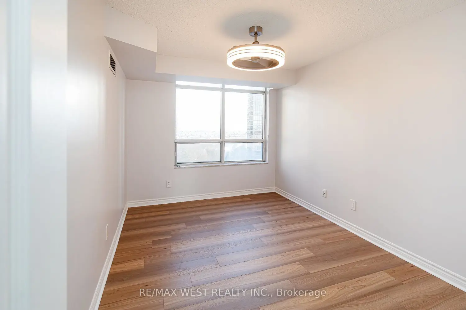 Additional image 15 of 35 Kingsbridge Garden Circle 902