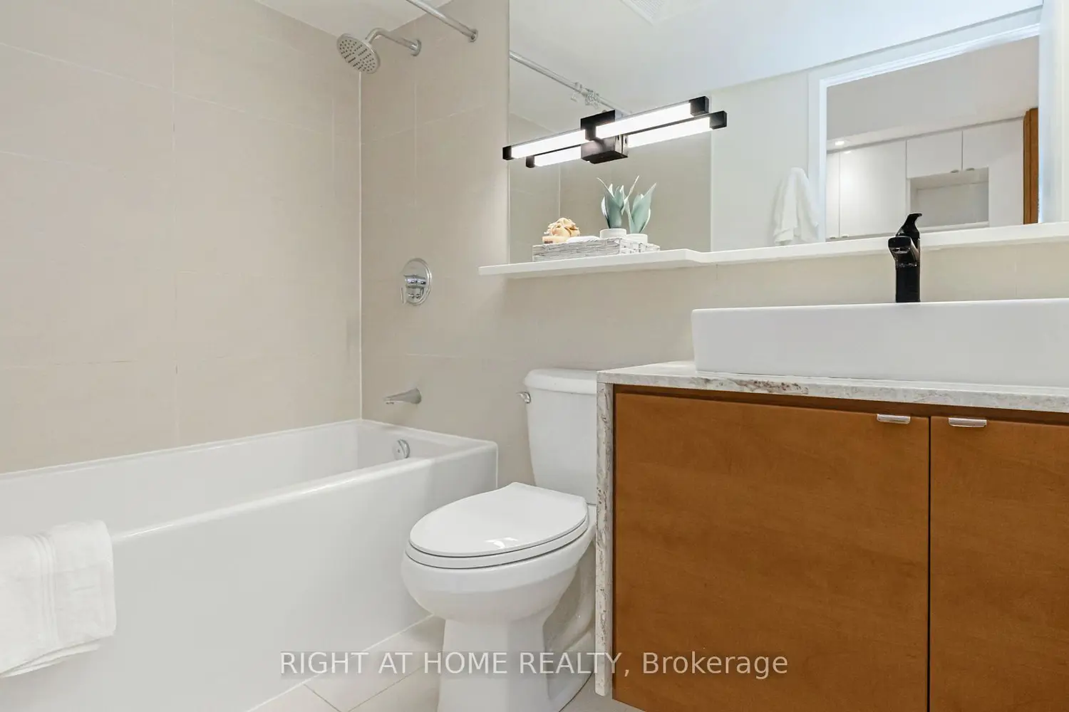 121 Mcmahon Drive 317 photo 5