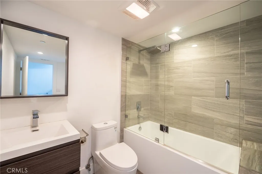 Additional image 38 of 6810 Simpson Ave Unit 2, North Hollywood, CA 91605