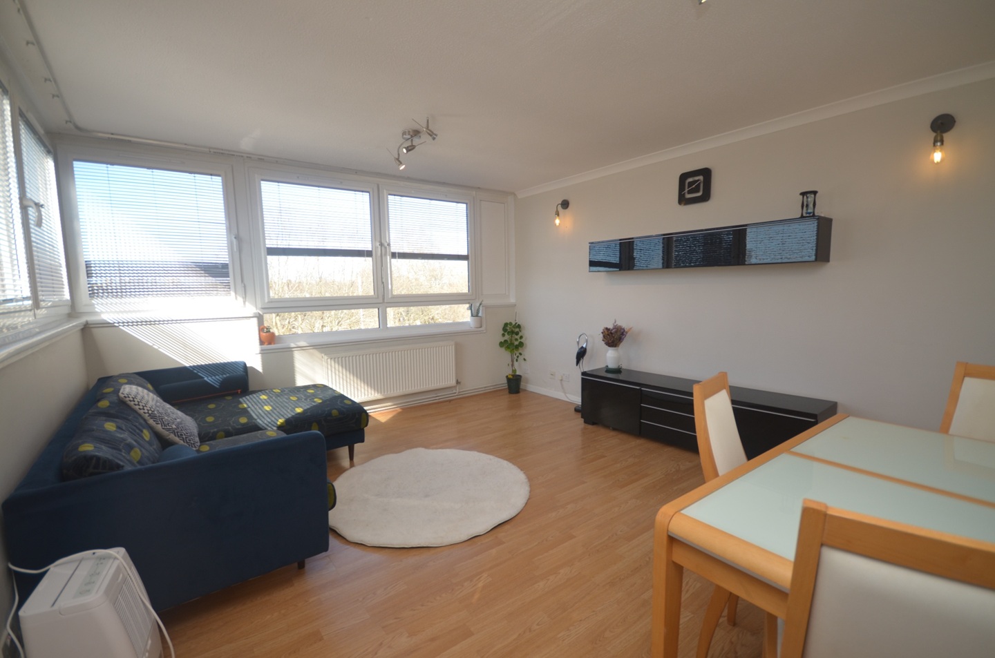 2 Bed Flat, Compton House, SW11, N1 7GU