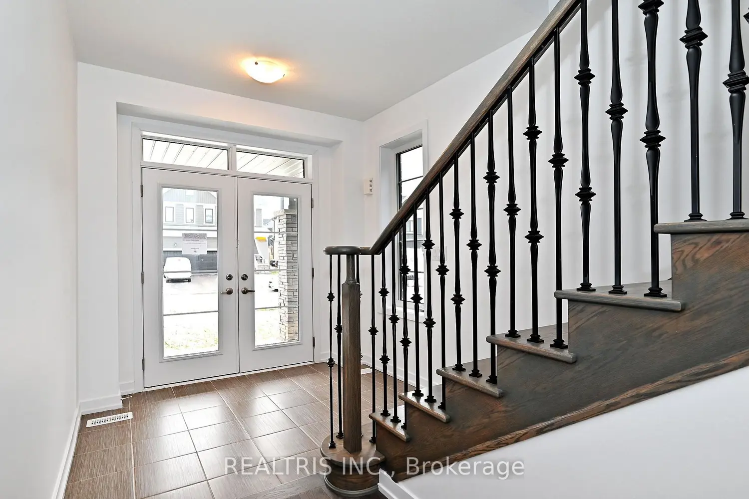 84 Hawick Crescent photo 3