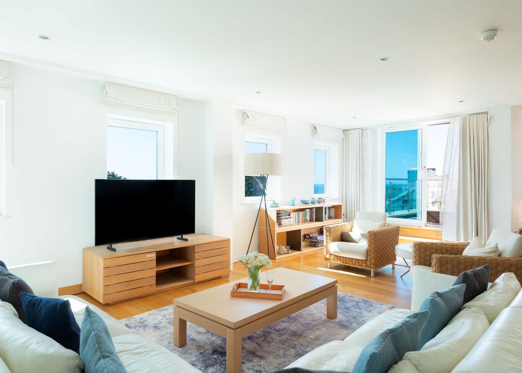 3 bed flat for saleApartment 201, St Moritz PL27 photo 4
