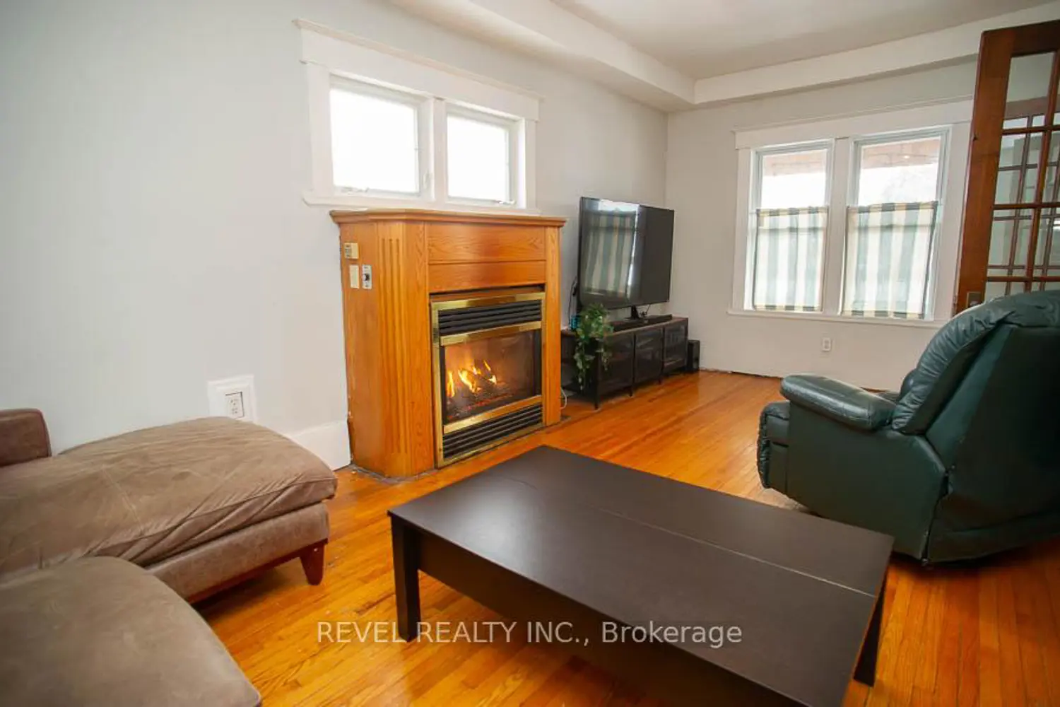 98 Cayuga Street photo 5