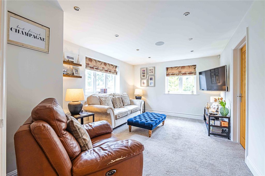 Additional image 4 of 4 bed detached house for saleDunstable Road, Caddington, Central Bedfordshire LU1