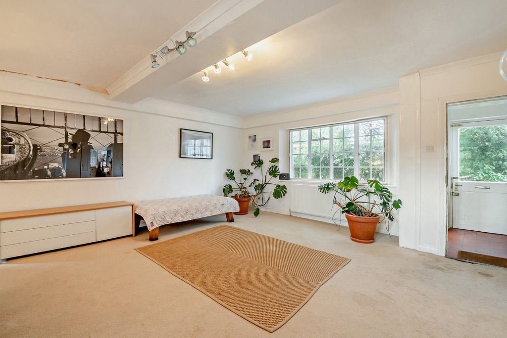 Additional image 7 of 6 bed detached house for saleFolly Road, Lambourn, Hungerford, Berkshire RG17
