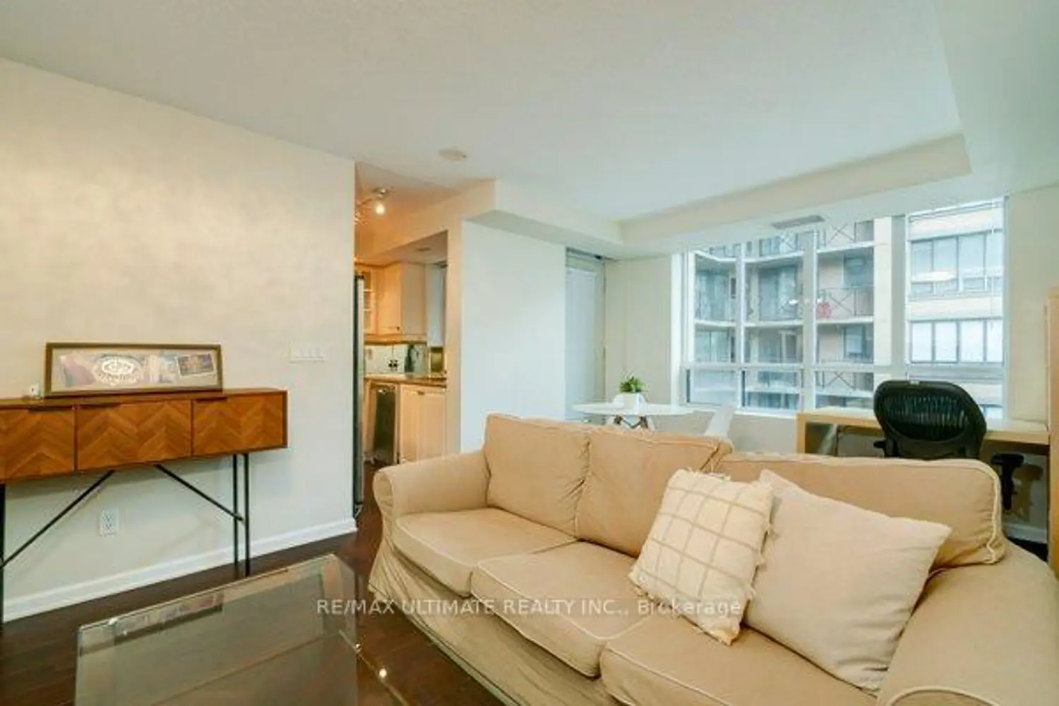 Additional image 7 of 140 Simcoe Street 1004