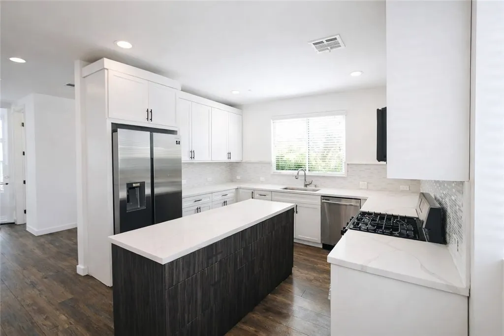 Additional image 11 of 18919 Gault Street, Reseda, CA 91335