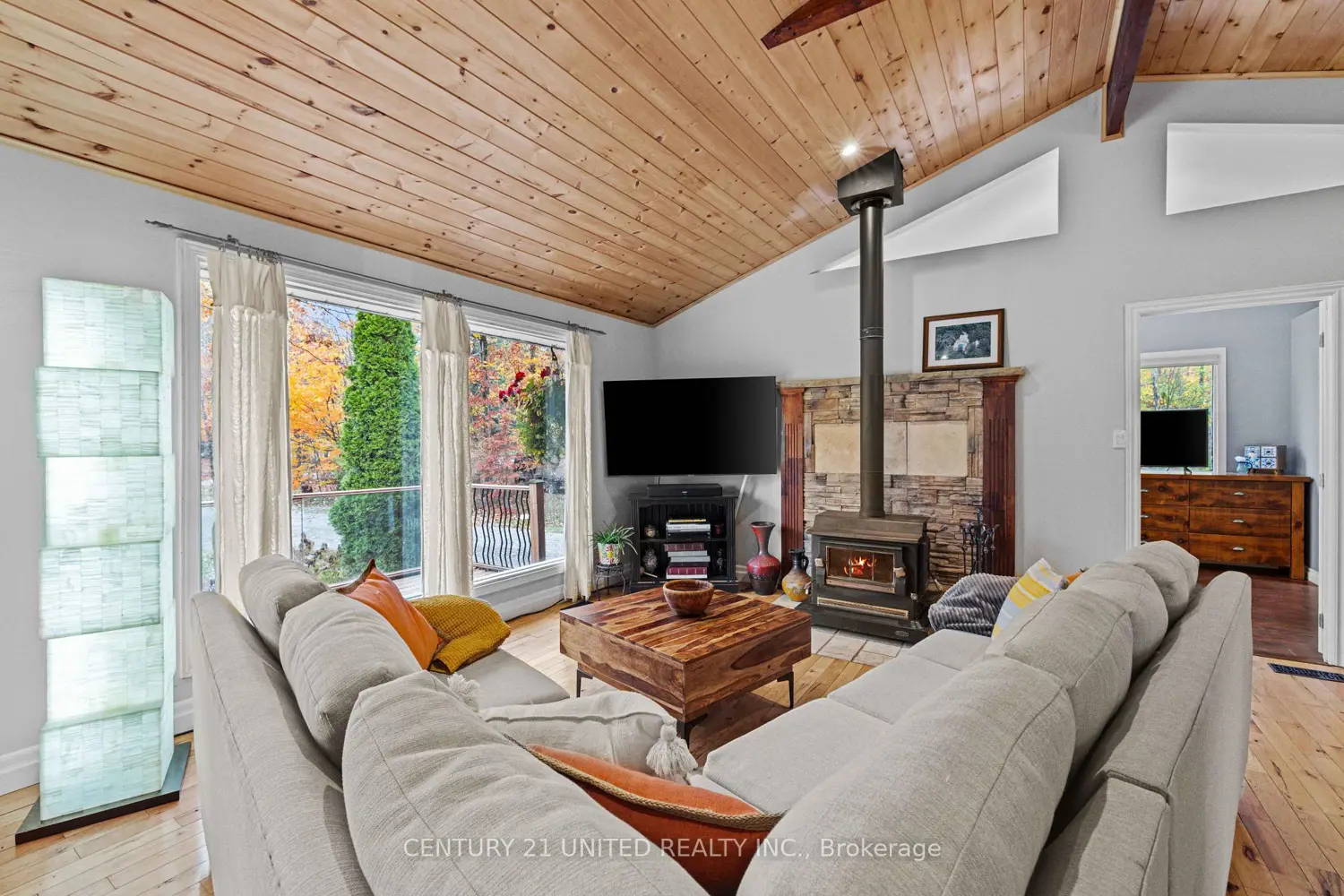 25 Sugarbush Boulevard photo 3