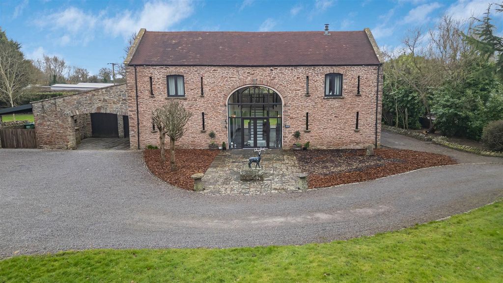 4 bed barn conversion for saleThe Barn, Old Gloucester Road, Winterbourne, Bristol, Gloucestershire BS36
