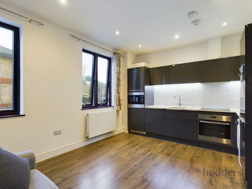 Additional image 4 of 1 bed flat for saleHanworth Lane, Chertsey, Surrey KT16