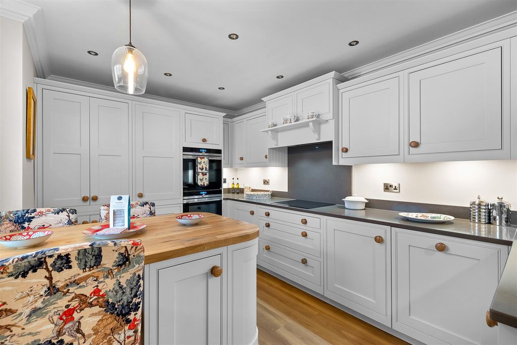 Additional image 4 of 2 bed flat for saleBrodrick Drive, Ilkley LS29