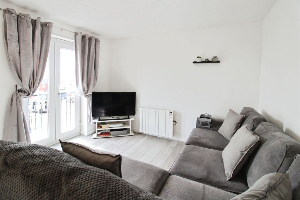2 bed flat for saleLlwyn David, Barry CF62 photo 3