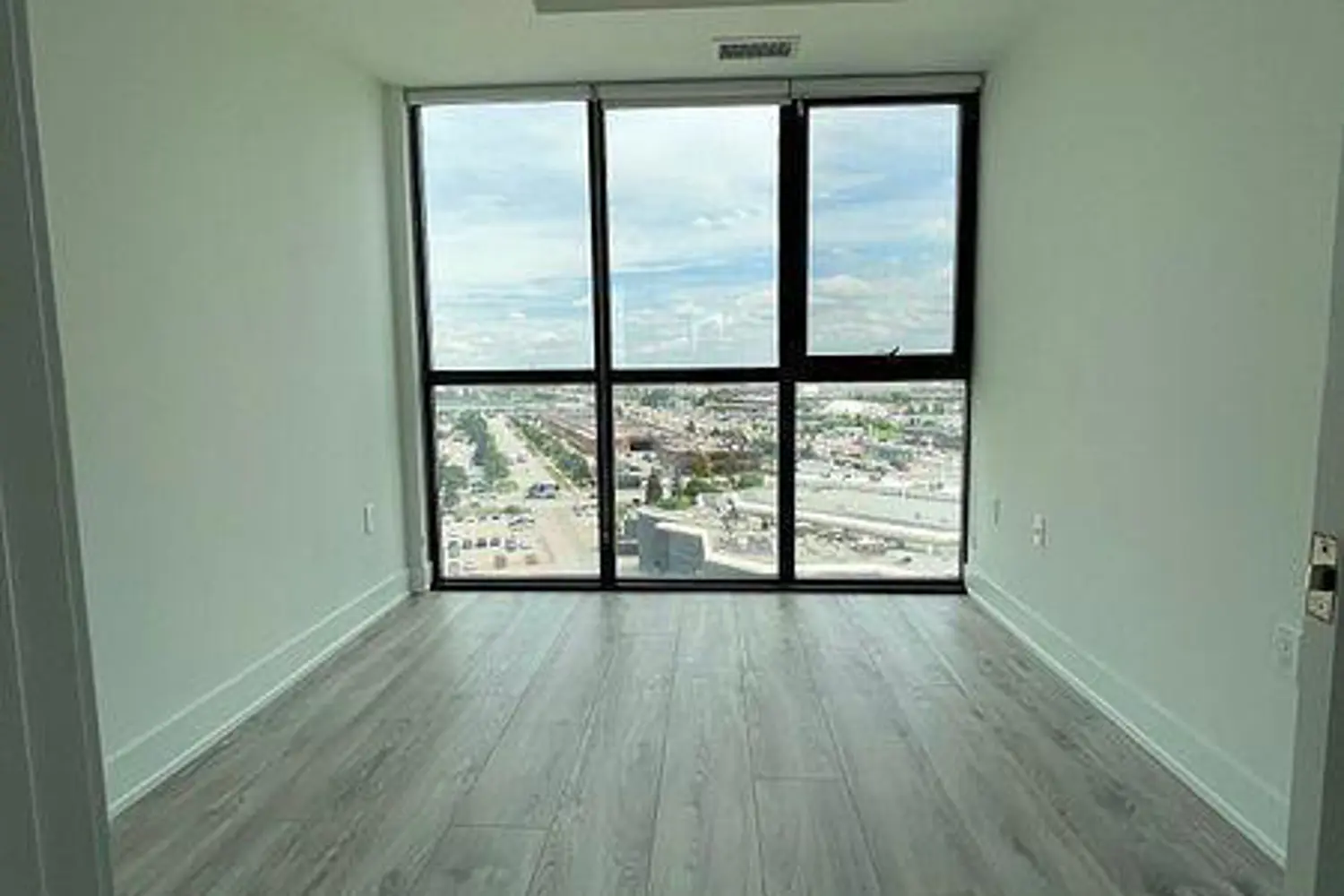 Additional image 8 of 2908 Highway 7 1101