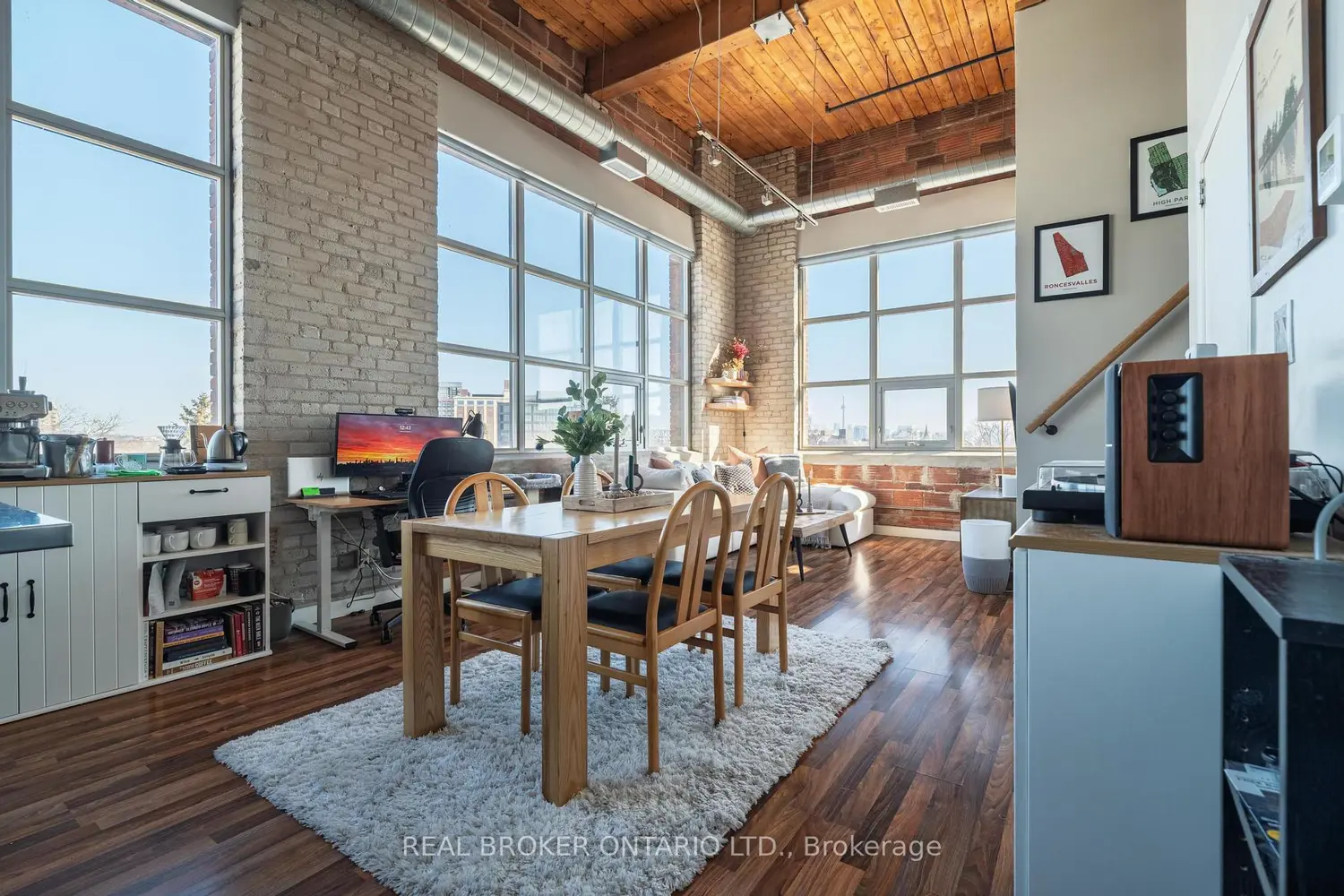 Additional image 11 of 2154 Dundas Street Ph3