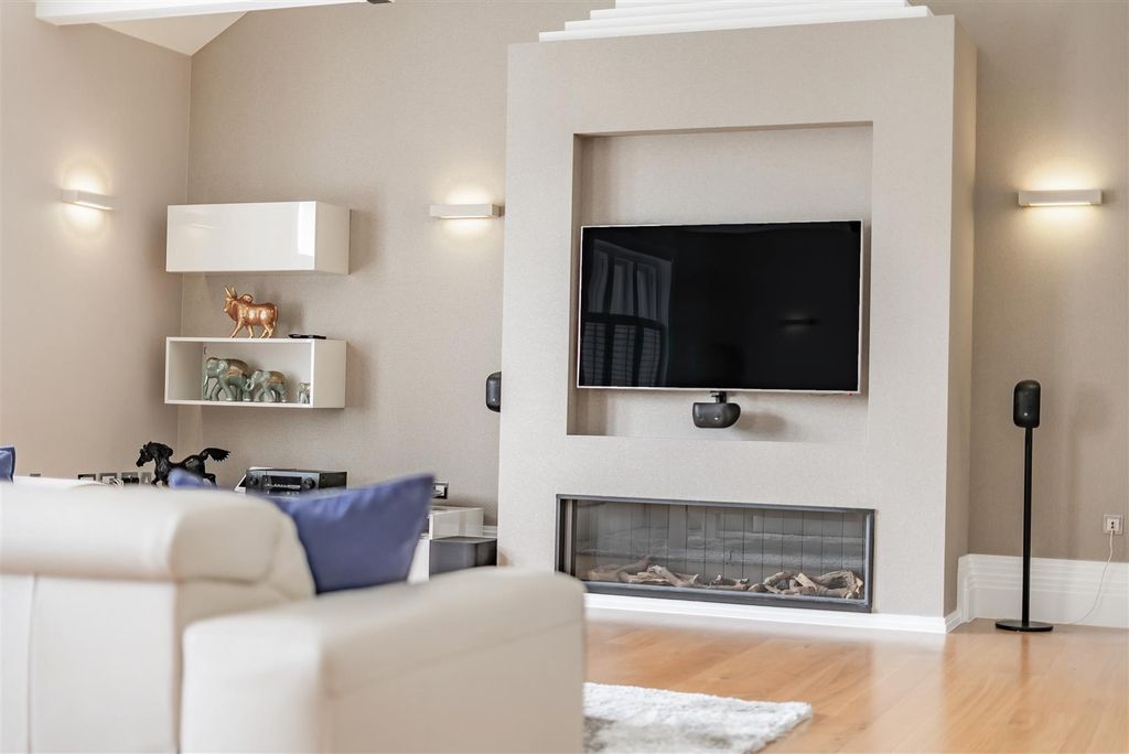 Additional image 20 of 3 bed flat for saleWoodland Way, Kingswood KT20