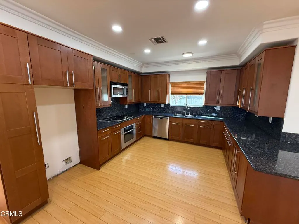 Additional image 42 of 7011 N Liberty Drive, Los Angeles, CA 91405