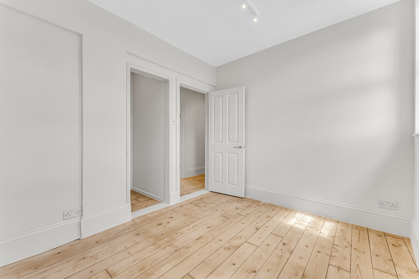 Additional image 15 of 3 Bed Flat, Commercial Road, E1, N1 7GU