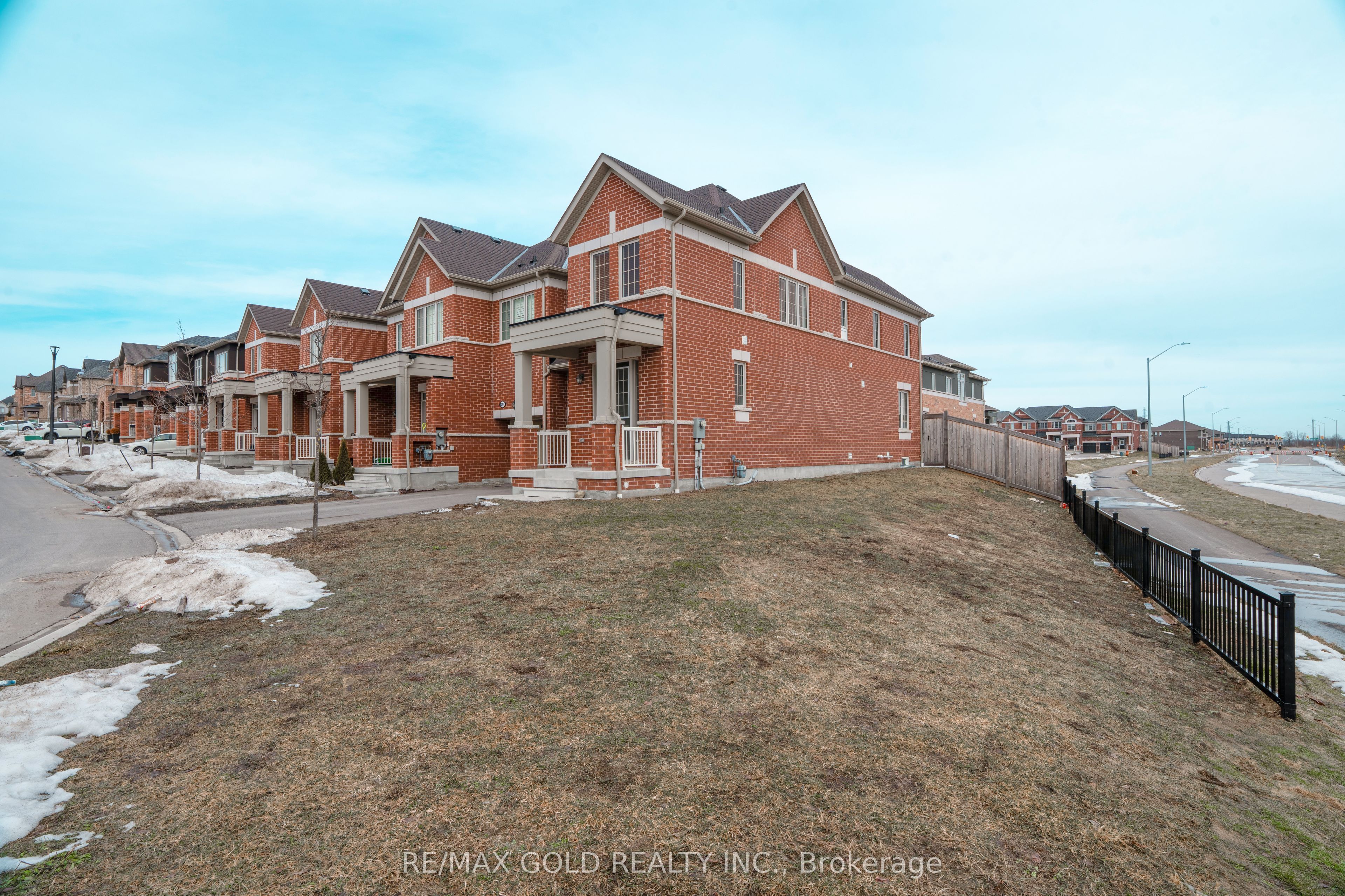 Additional image 3 of 2433 Florentine Place, Pickering, ON, L1X 0H1