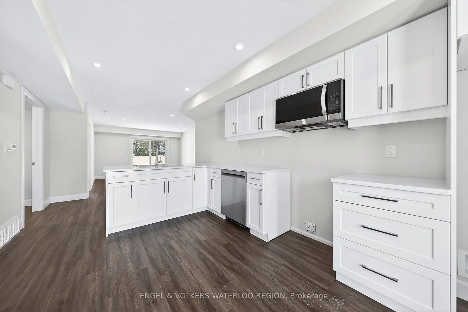 Additional image 3 of 3202 Vivian Line 47