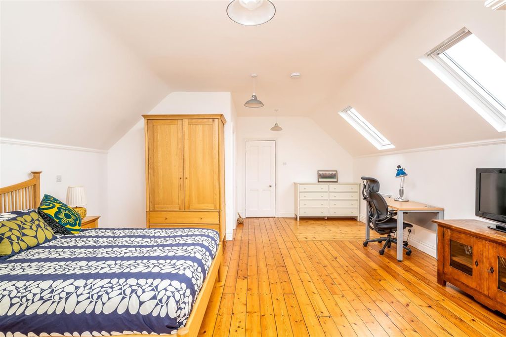Additional image 28 of 7 bed detached house for salePark Avenue, Bedford MK40