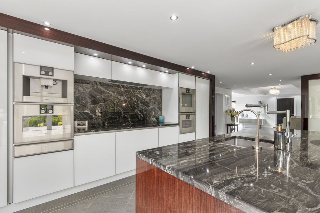 Additional image 8 of 6 bed detached house for saleWawensmere Road, Henley-In-Arden B95