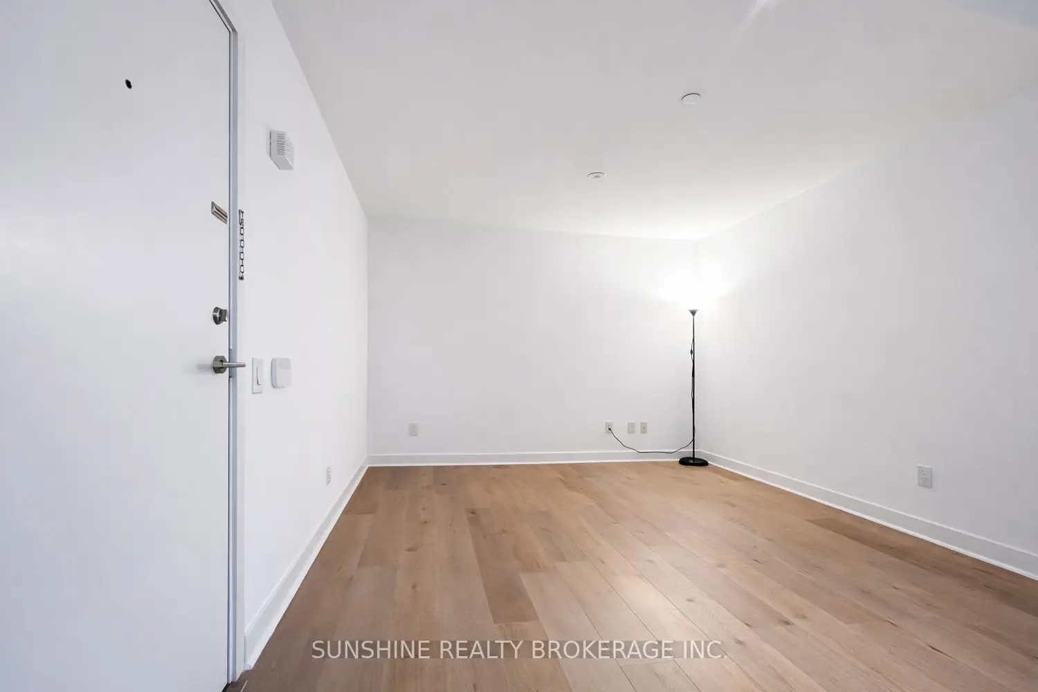 Additional image 10 of 72 Esther Shiner Boulevard 223