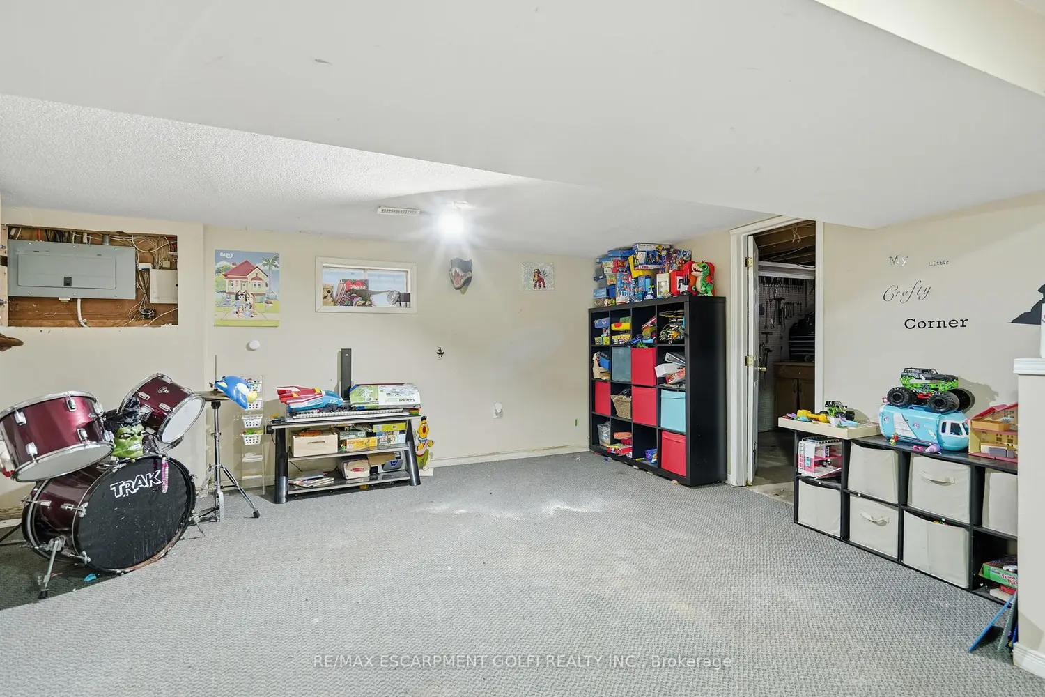 Additional image 15 of 17 Strawberry Lane