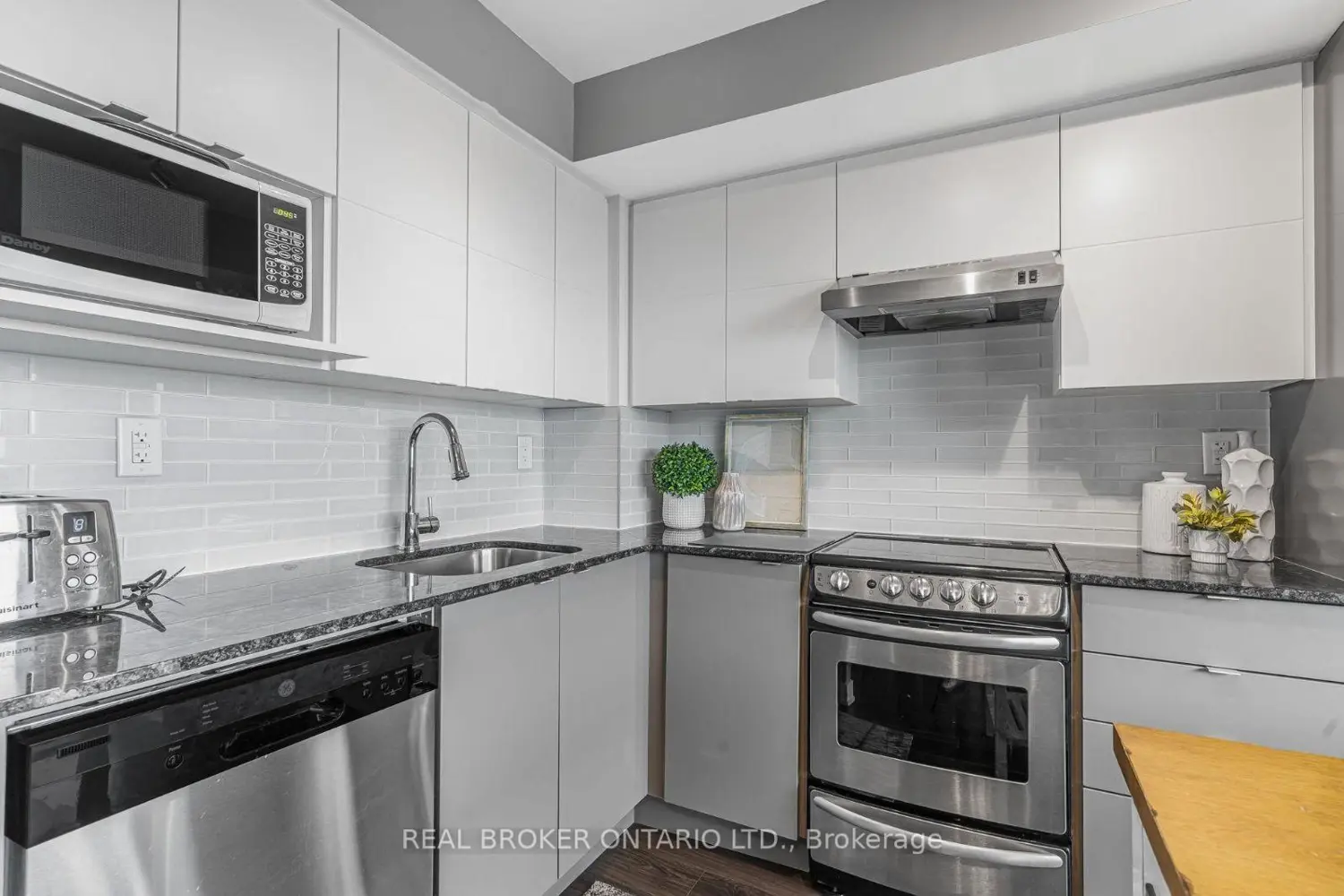 Additional image 9 of 160 Flemington Road 1304