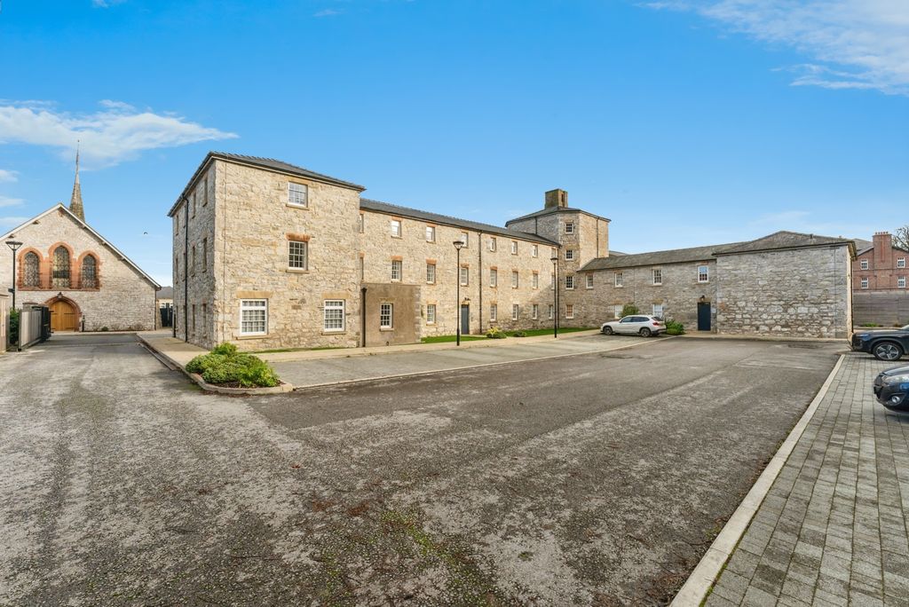 2 bed flat for saleOld Chester Road, Holywell, Flintshire CH8