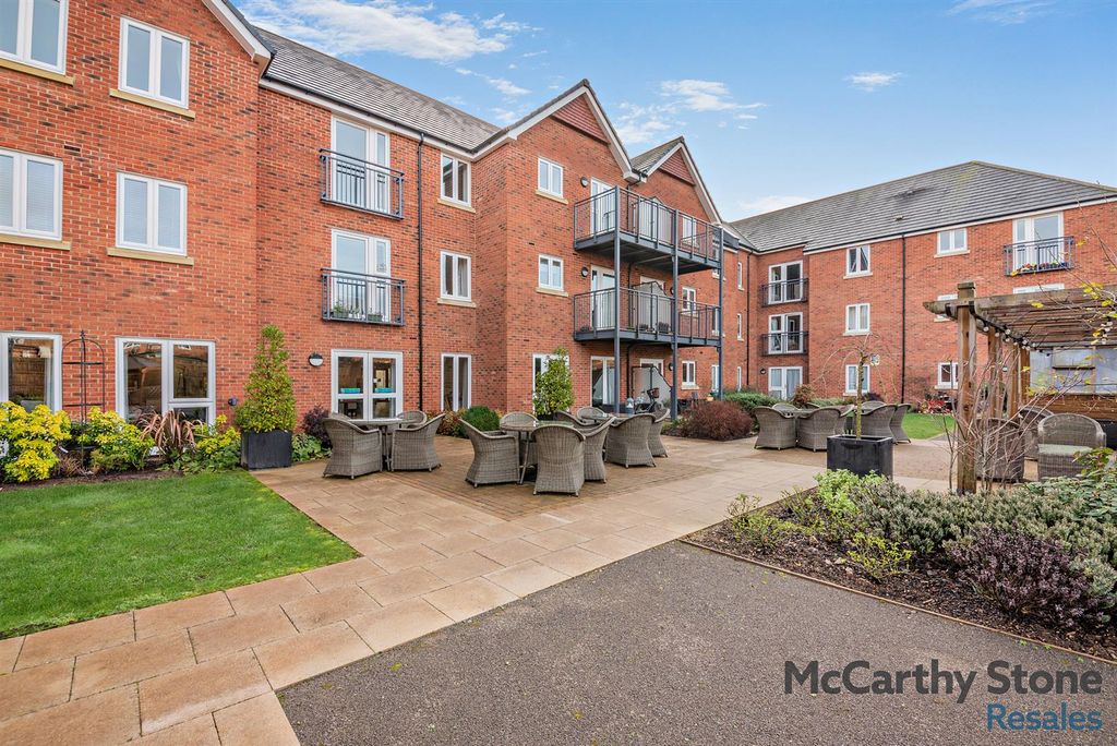 Additional image 16 of 2 bed flat for saleThe Moors, Thatcham RG19