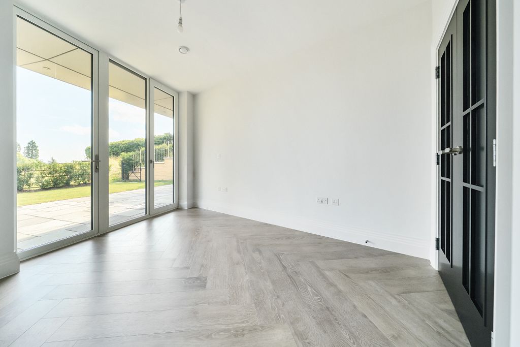 Additional image 8 of 2 bed flat for saleMadeira Walk, Ascot SL5