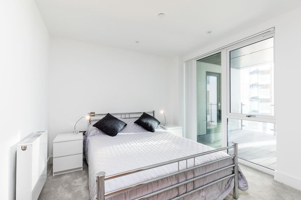 Additional image 7 of 2 bed flat for sale1 Maritime Walk, Ocean Village SO14