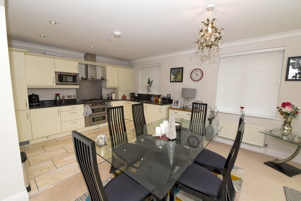 Additional image 14 of 3 bed flat for saleMonks Lane, Newbury RG14