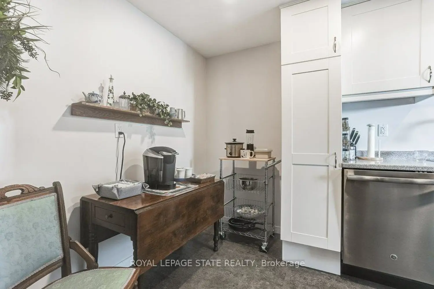 Additional image 5 of 2055 Upper Middle Road 205