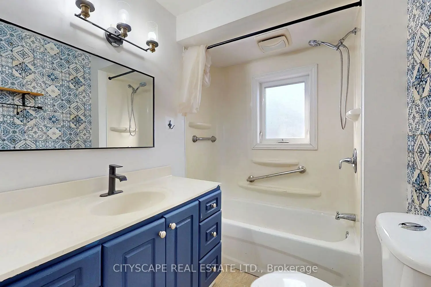 Additional image 10 of 39 Woodward Avenue