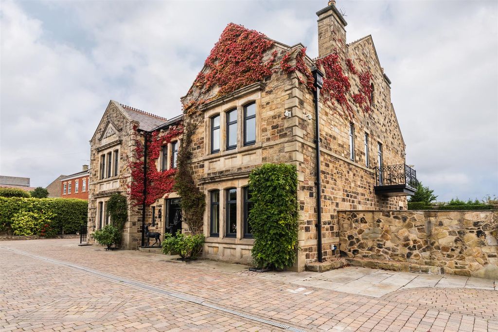 Additional image 2 of 4 bed detached house for sale72 Kiveton Lane, Todwick, Sheffield S26