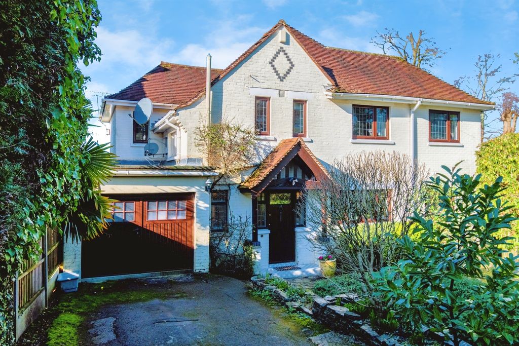 5 bed detached house for salePinehurst Road, Southampton SO16