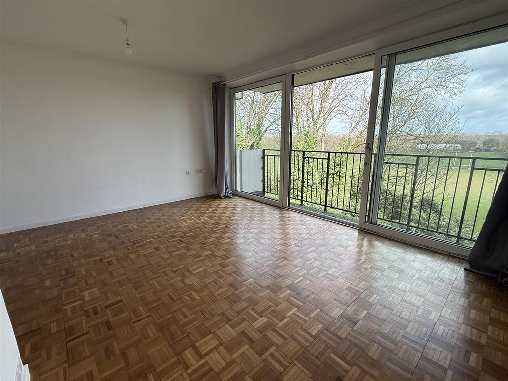 2 bed flat for saleThe Mount, Cardiff Road, Llandaff CF5 photo 5
