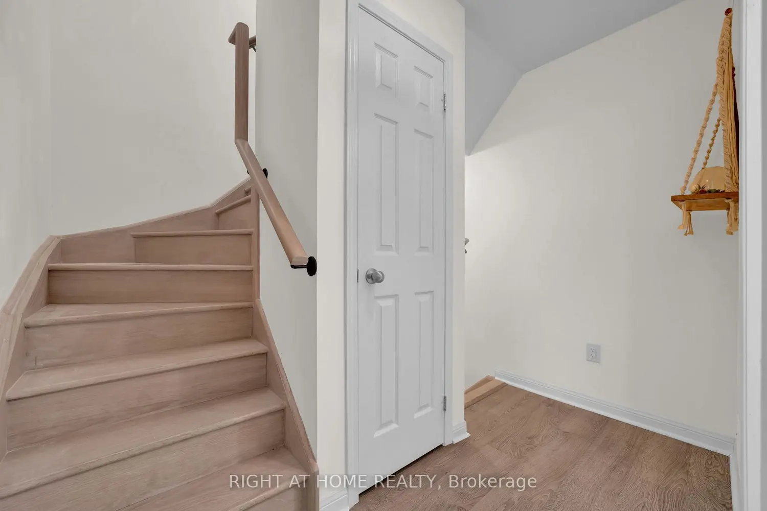 Additional image 9 of 639 Lawrence Avenue 312