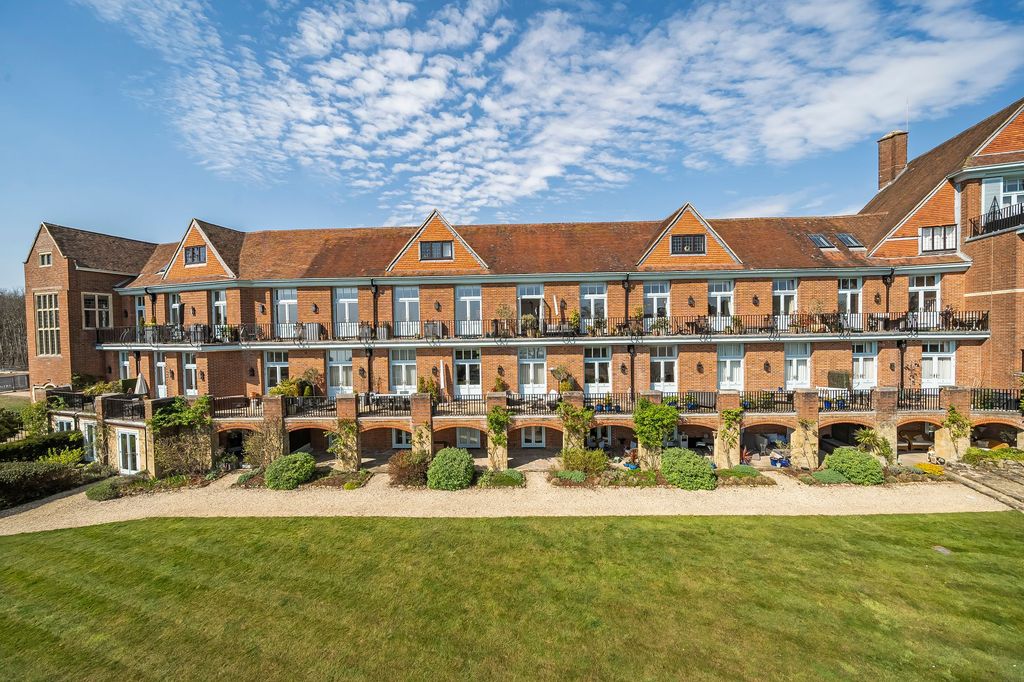 Additional image 14 of 2 bed flat for saleKings Drive, Midhurst GU29