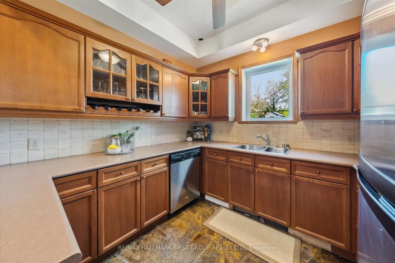 Additional image 14 of 4655 Sideline 6