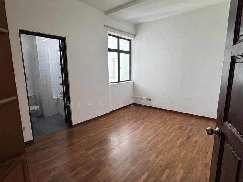 Additional image 17 of Loyang Besar Close