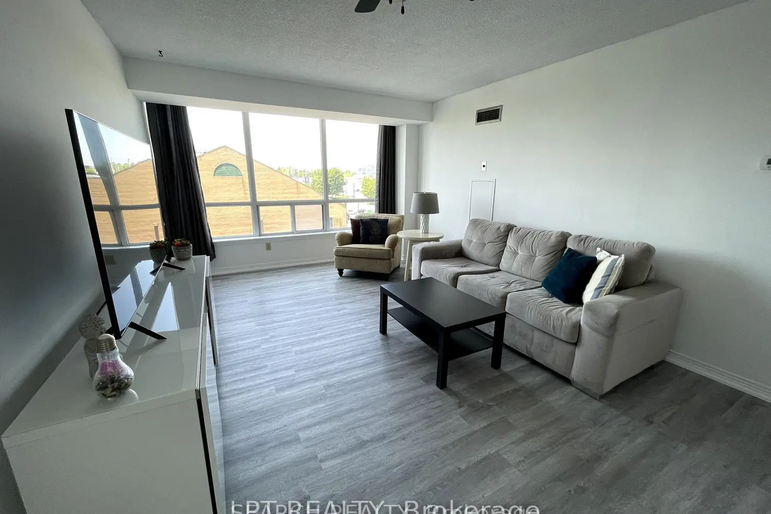 Additional image 10 of 711 Rossland Road 505