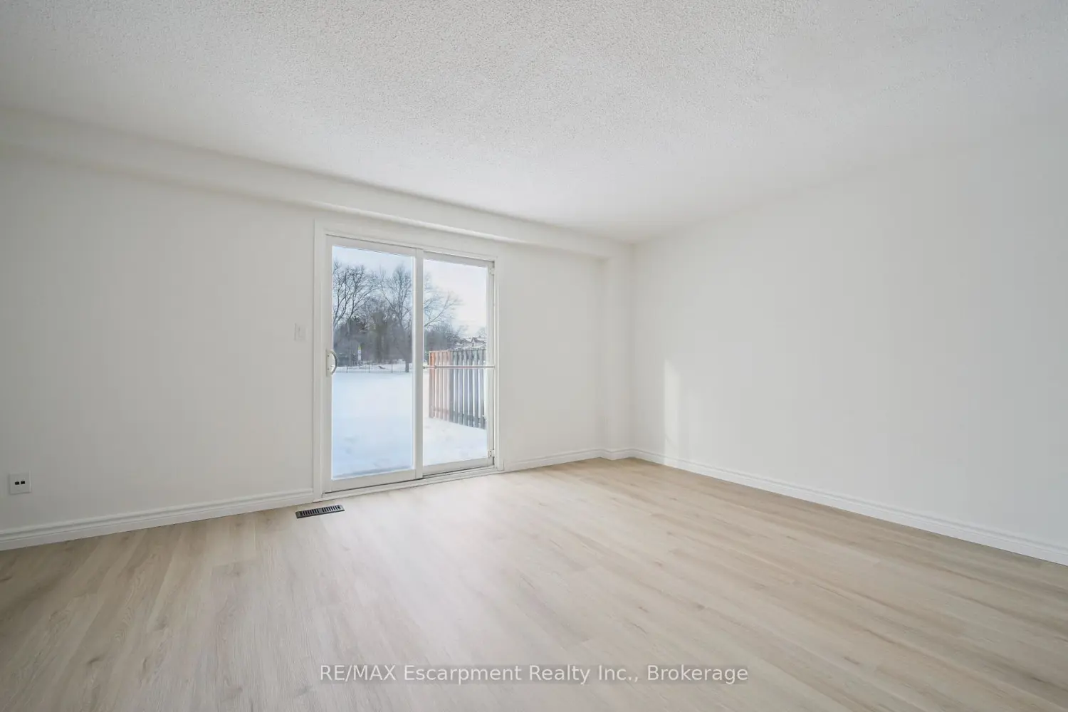 Additional image 10 of 40 Imperial Road 71