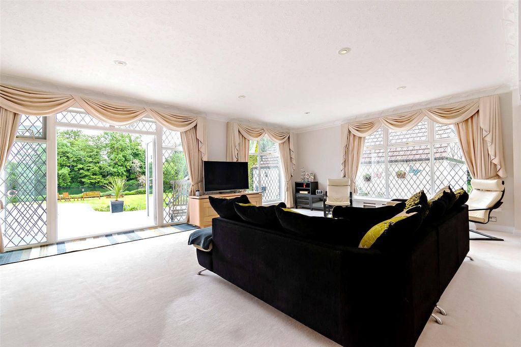 Additional image 7 of 7 bed detached house for saleFishery Road, Maidenhead, Berkshire SL6