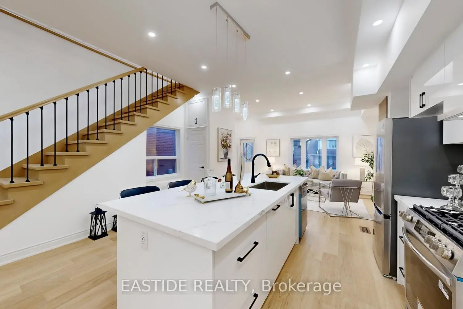 Additional image 4 of 202 Queensdale Avenue