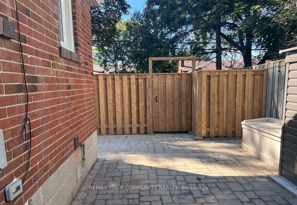 Additional image 3 of 16 Robertsfield Crescent, Toronto, ON, M1R 2X2