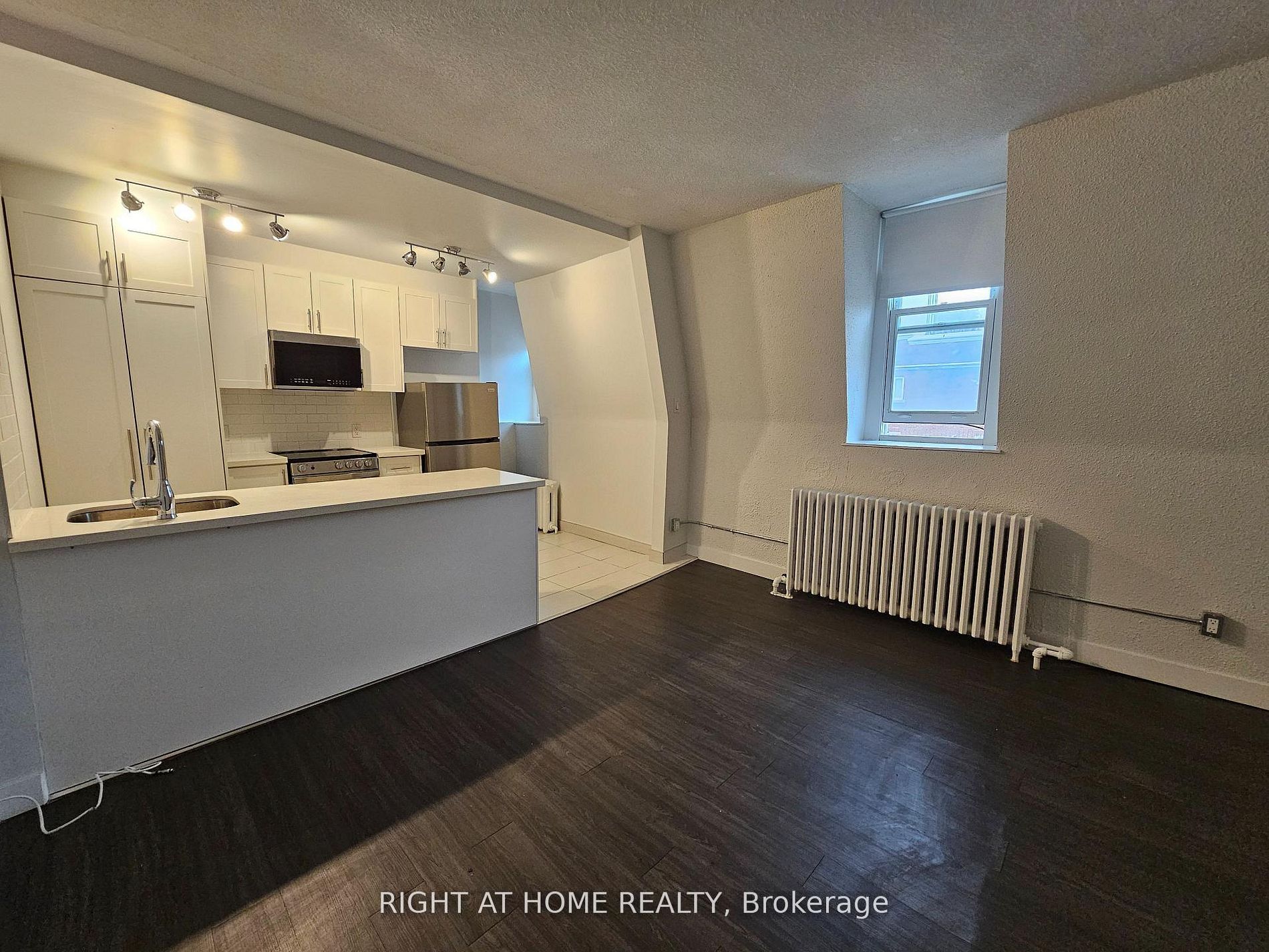 Additional image 3 of 203-72 Wellesley Street E, Toronto, ON, M4Y 1H2