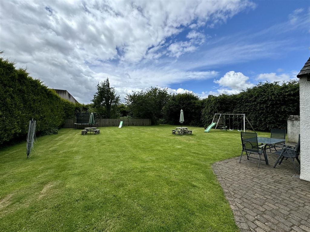 Additional image 2 of 17 bed property for saleMain Street, Keswick CA12