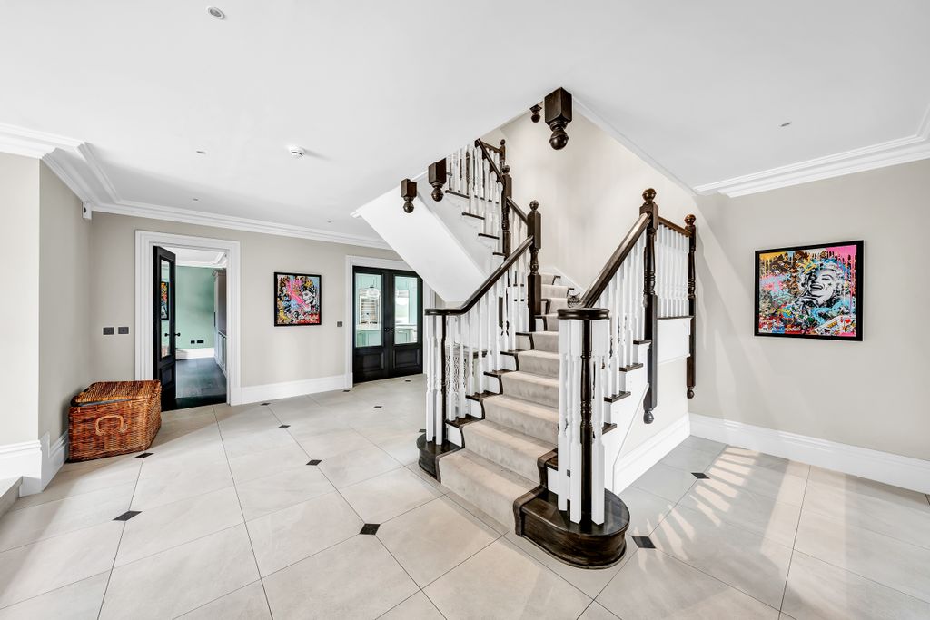 Additional image 10 of 9 bed detached house for saleStubbs Hill, Bracknell RG42